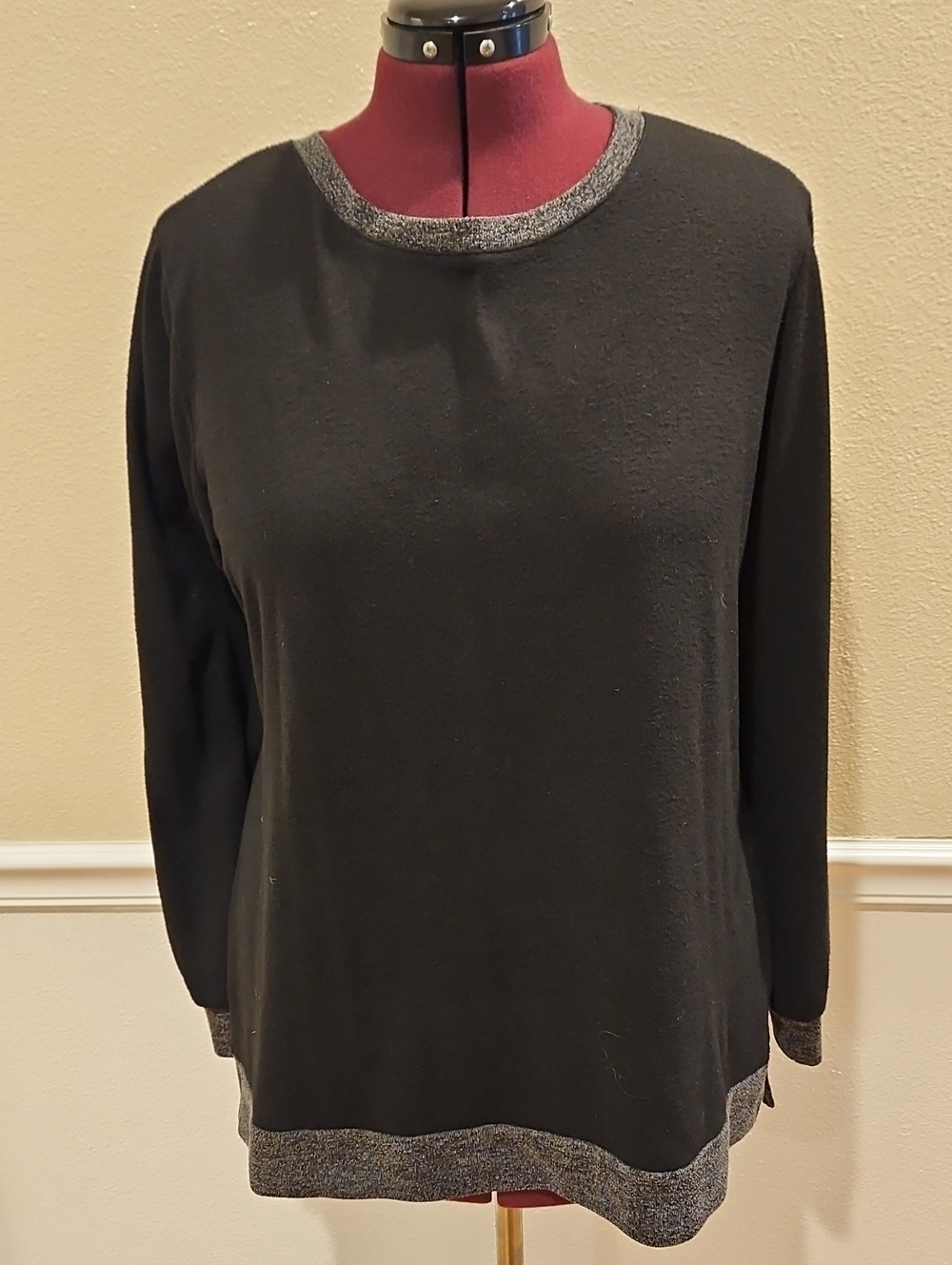 Black Long-Sleeve Crewneck Top with Gray Trim